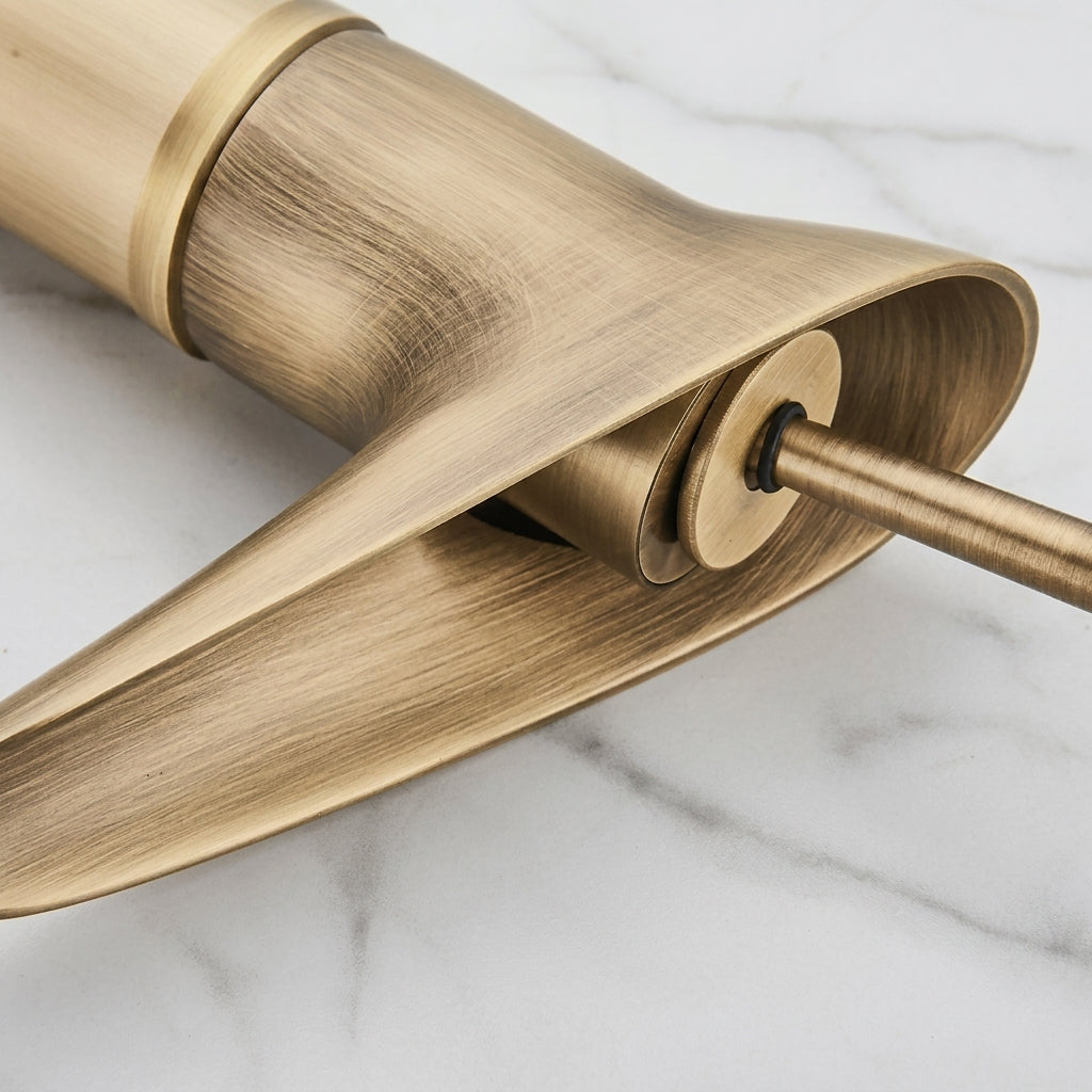 Mitigeur de lavabo cascade - Laiton brossé MaisonBrass