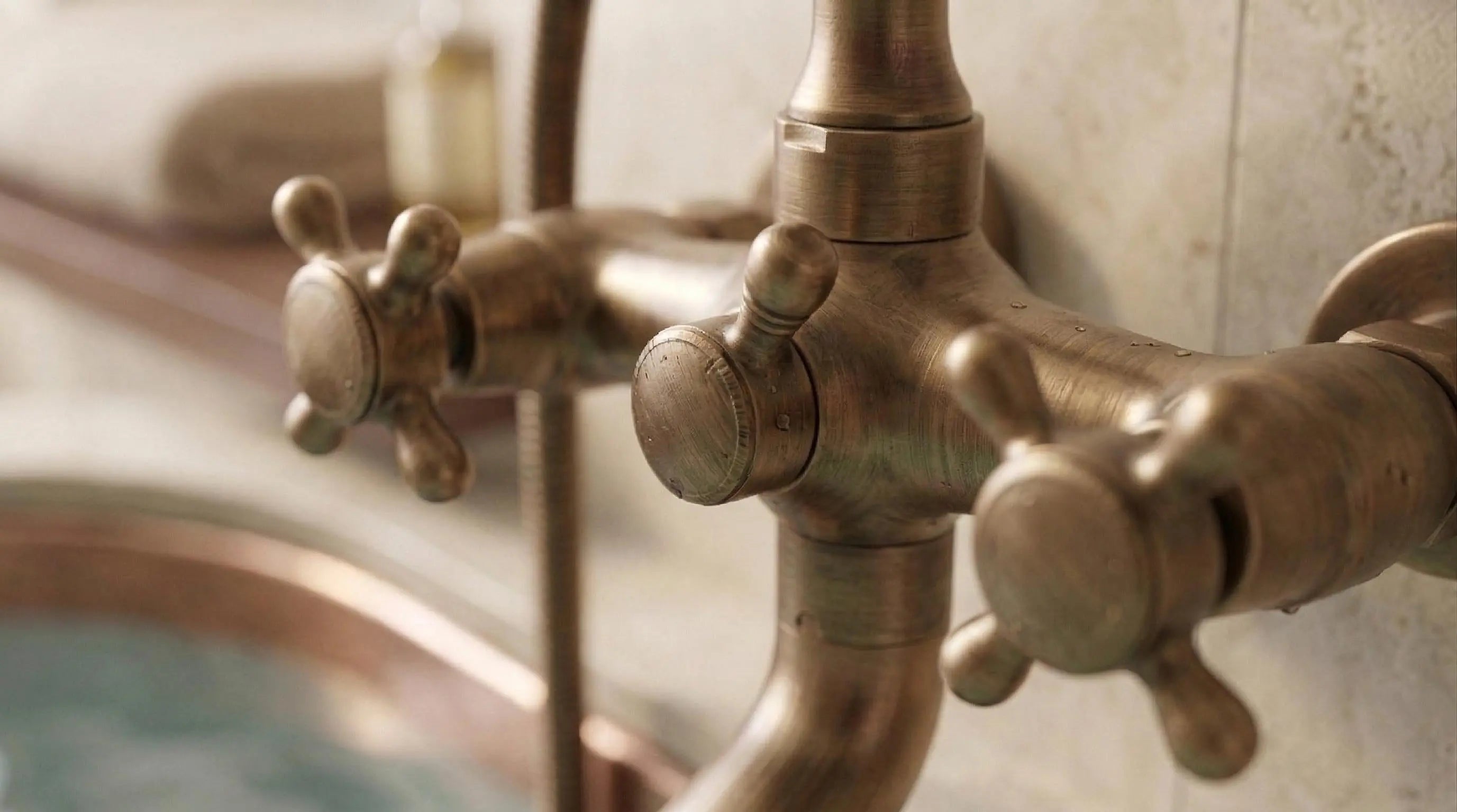 Mélangeur de baignoire en laiton brossé antique avec douchette MaisonBrass