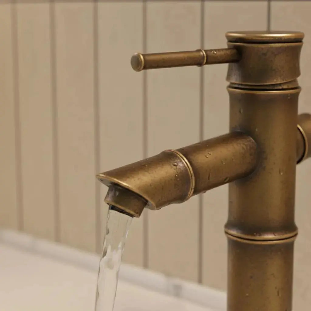 Mitigeur de lavabo design bambou en laiton brossé antique MaisonBrass