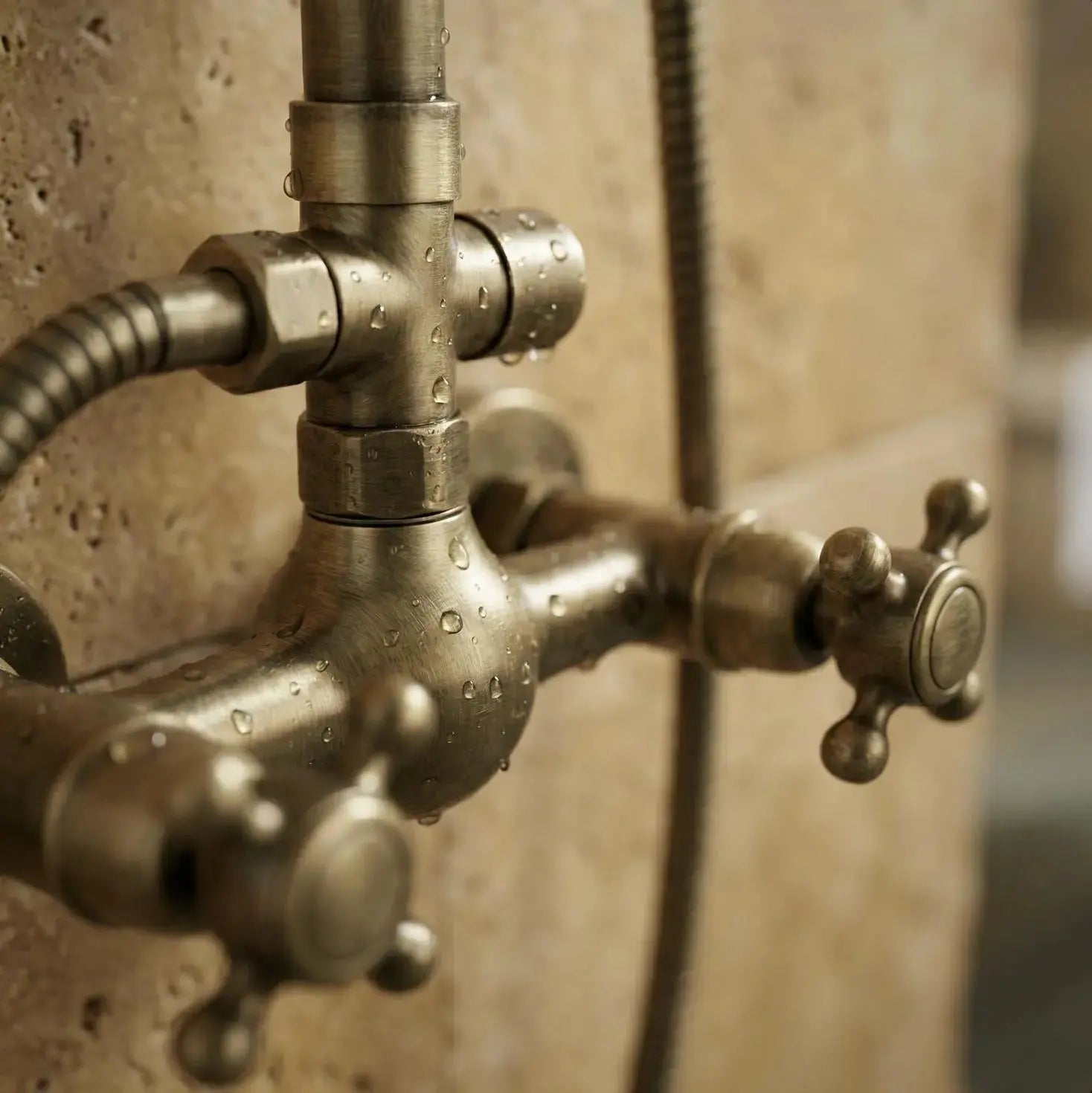 Arès — Colonne de douche en laiton massif brossé MaisonBrass