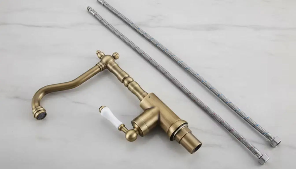 Mitigeur de cuisine en laiton antique & manette céramique blanche MaisonBrass