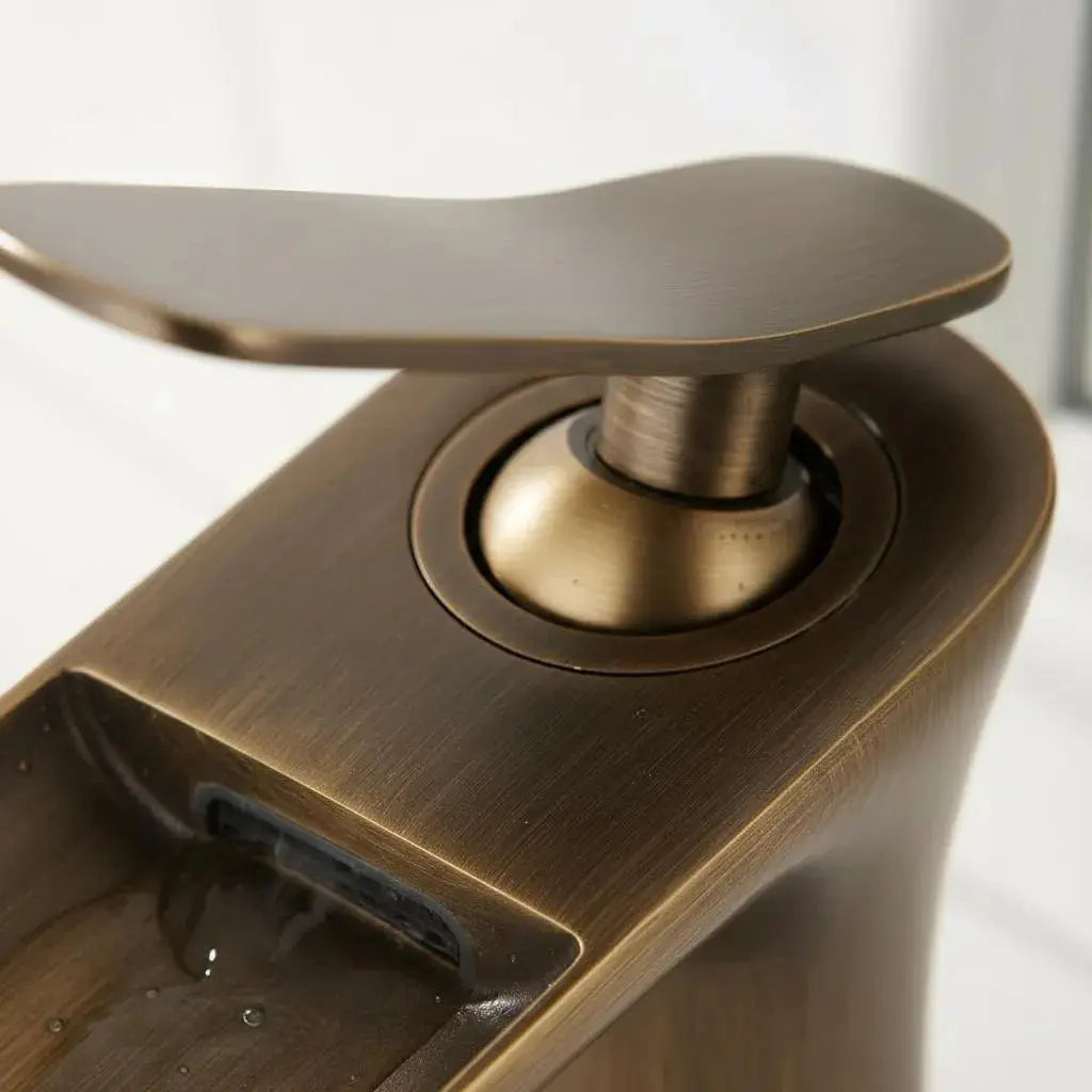Robinet Cascade en Laiton antique - Finition Brossé MaisonBrass