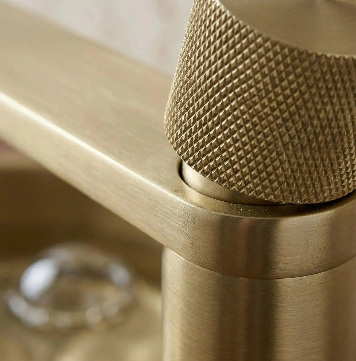 Mitigeur de lavabo - commande moletée - Laiton brossé MaisonBrass