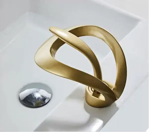 Robinet de lavabo en laiton doré, bec cascade, design sculpté floral MaisonBrass