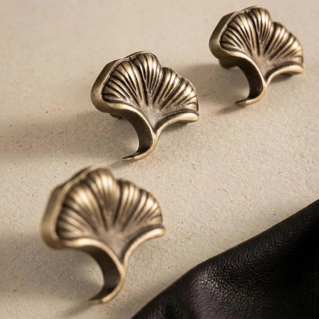 Ginkgo — Bouton de meuble feuille - Laiton massif antique MaisonBrass