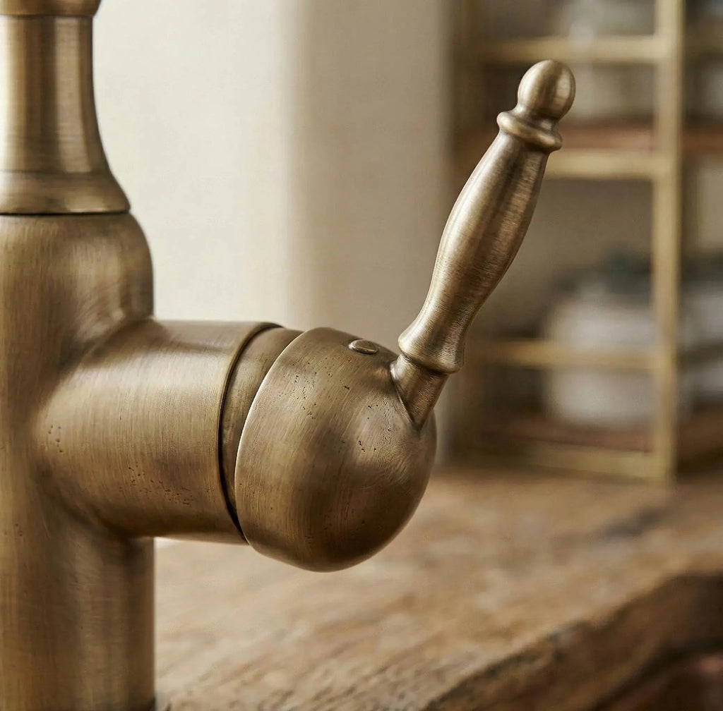 Mitigeur de cuisine victorien en laiton brossé antique MaisonBrass
