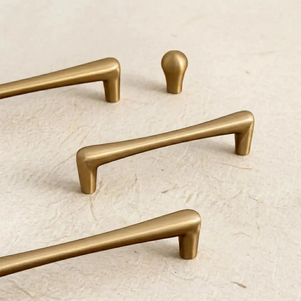 Terre — Poignée fuselée minimaliste en laiton massif MaisonBrass
